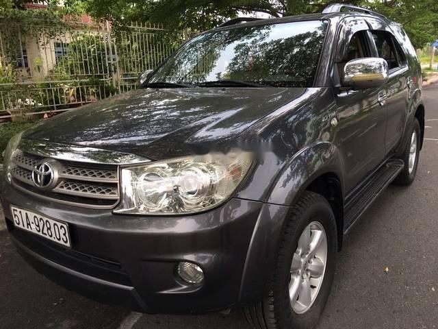 Bán Toyota Fortuner sản xuất năm 2010, màu xám mới chạy 90000km  