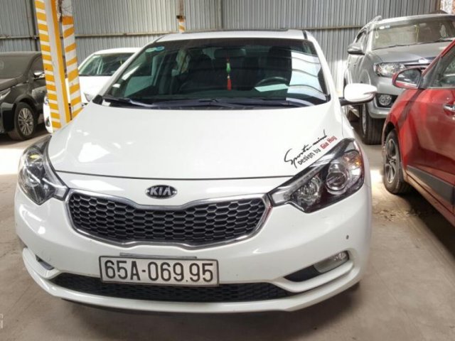 Bán Kia K3 1.6AT màu trắng, số tự động, sản xuất 2014, biển tỉnh, lăn bánh 68000km