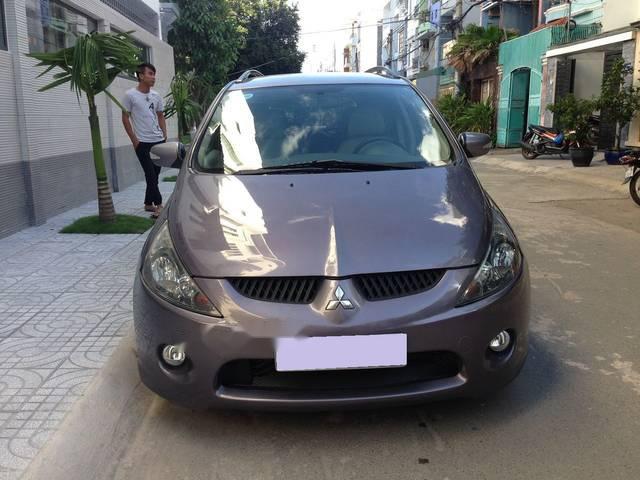 Bán xe Mitsubishi Grandis 2006 số tự động, màu tím khoai môn cực đẹp, lăn bánh 67.000km