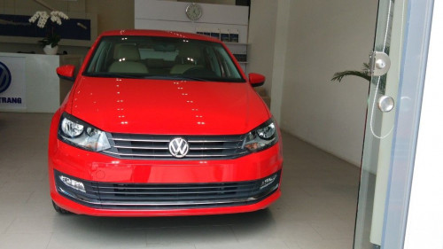 Bán xe Volkswagen Polo 1.6 AT năm sản xuất 2015, màu đỏ, nhập khẩu 