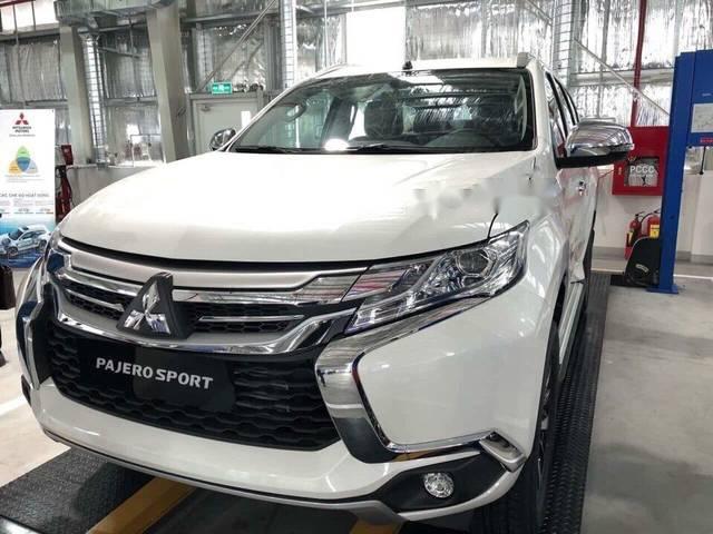 Bán Mitsubishi Pajero 4x2 AT năm sản xuất 2018, màu trắng