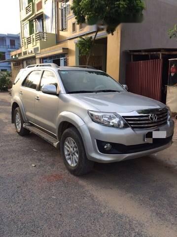 Cần bán lại xe Toyota Fortuner 2x4 AT năm 2012, màu bạc chính chủ, giá chỉ 675 triệu