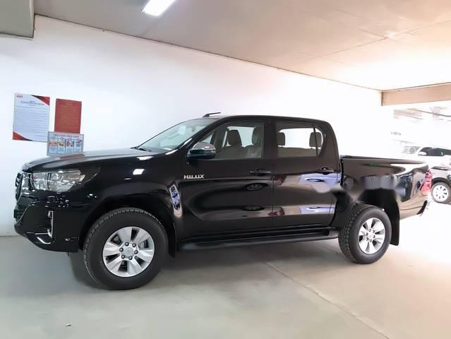 Cần bán xe Toyota Hilux 2.4E năm sản xuất 2018, màu đen, nhập khẩu Thái Lan0