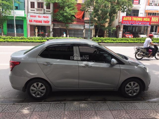 Bán xe Hyundai Grand i10 MT đời 2015, Full option màu bạc, xe nhập khẩu