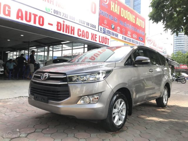 Cần bán Toyota Innova E đời 2016, màu xám ghi, Hà Nội