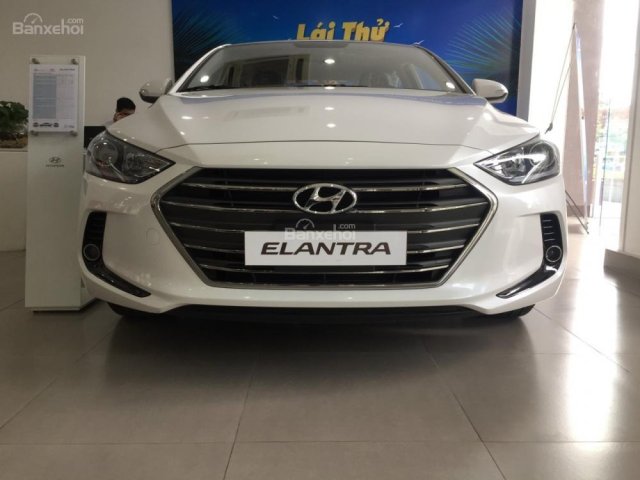 Bán Elantra 1.6MT giao ngay, giá cực sốc và nhiều quà tặng cực hấp dẫn, LH: 0907.822.739