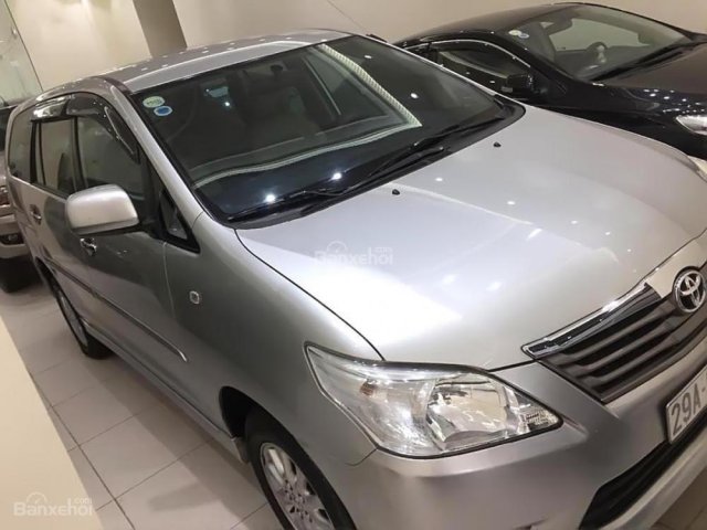 Bán Toyota Innova 2.0E đời 2012, màu bạc