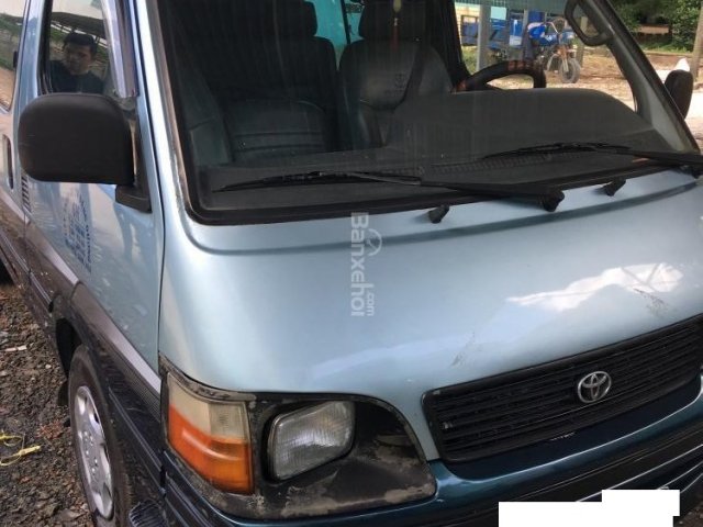 Bán xe Toyota Hiace sản xuất 2002, màu xanh lam, xe nhập