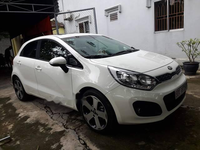 Bán ô tô Kia Rio sản xuất 2014, màu trắng, giá tốt