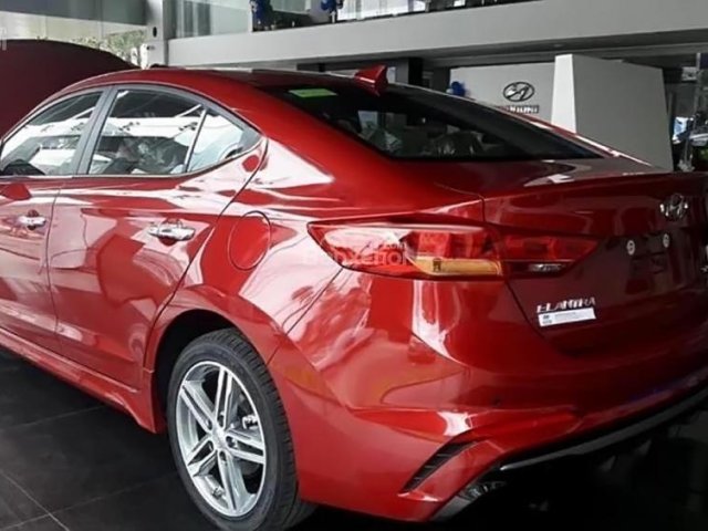 Cần bán xe Hyundai Elantra Sport 1.6 AT đời 2018, màu đỏ, giá 740tr