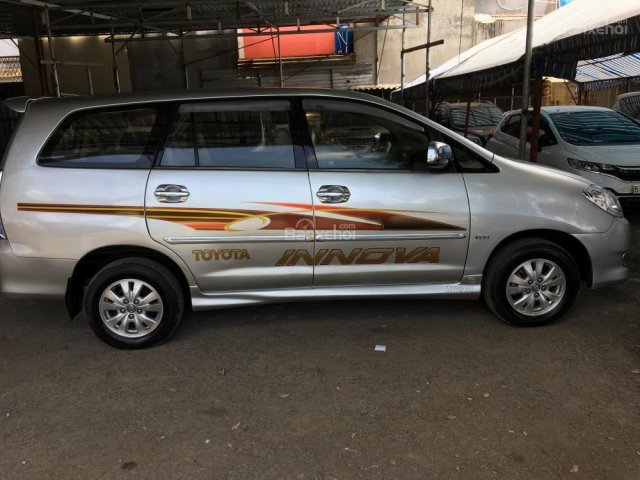 Xe Toyota Innova năm 2009 dòng G, màu bạc, giá tốt