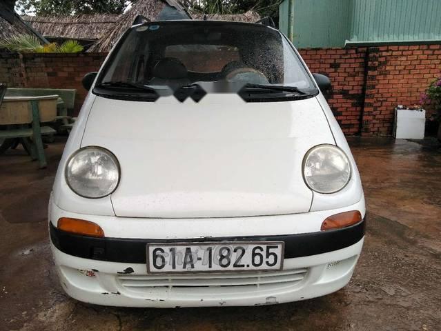 Cần bán Daewoo Matiz sản xuất năm 2002, màu trắng 