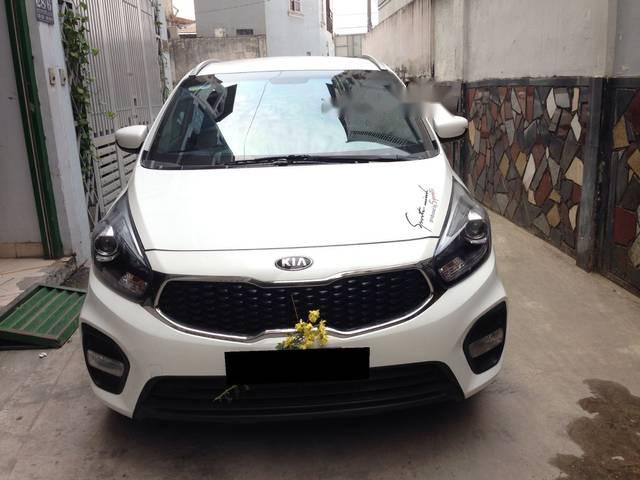 Cần bán gấp Kia Rondo đời 2017, màu trắng, giá cạnh tranh