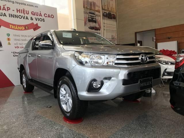 Cần bán xe Toyota Hilux 2.4G MT (4X4) sản xuất 2018, màu bạc, nhập khẩu, giá chỉ 793 triệu
