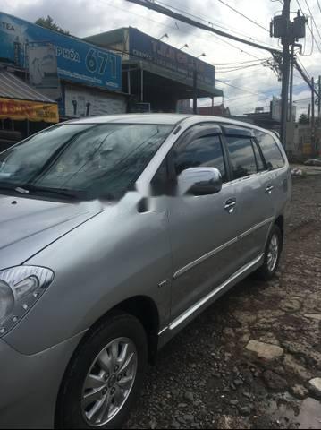 Cần bán xe Toyota Innova năm sản xuất 2010, màu bạc xe gia đình, giá 430tr