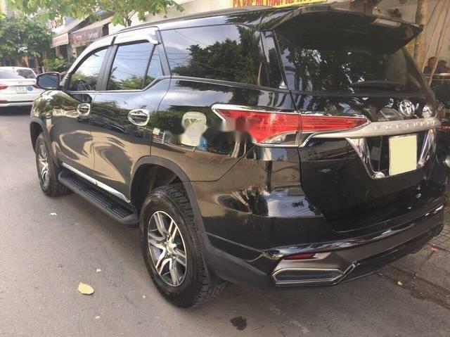 Cần bán Toyota Fortuner đời 2017, màu đen