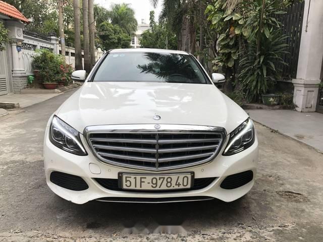 Bán ô tô Mercedes C250 năm 2015, màu trắng