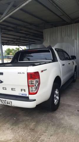 Cần bán lại xe Ford Ranger 2.2MT sản xuất năm 2016, màu trắng còn mới giá cạnh tranh0