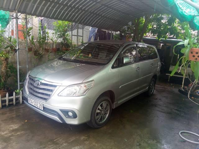 Cần bán gấp Toyota Innova đời 2016, màu bạc, 680tr