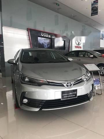 Bán ô tô Toyota Corolla Altis 2.0V sản xuất 2017, màu bạc