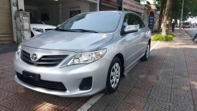 Cần bán gấp Toyota Corolla Altis năm sản xuất 2011, màu bạc