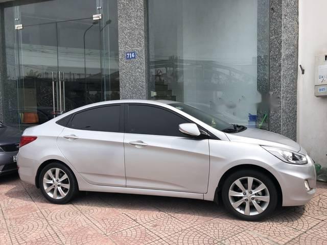 Bán Hyundai Accent AT sản xuất 2016, chính chủ mua từ mới đi giữ gìn cẩn thận