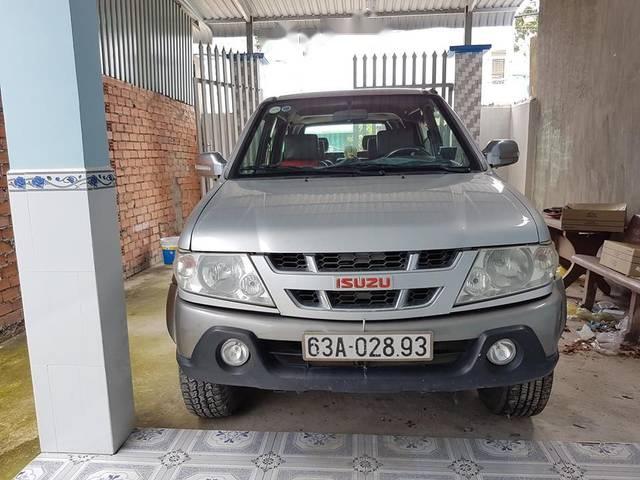 Tôi cần bán 1 xe Isuzu Hi Lander đời cuối 2006 màu bạc, xe còn cực đẹp nước sơn không 1 vết trầy