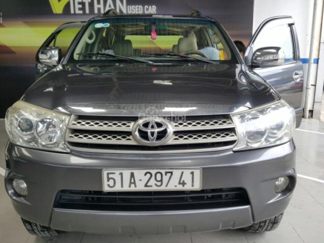 Bán Toyota Fortuner G 2.5MT màu xám lông chuột số sàn, máy dầu, sản xuất 2012, biển Sài Gòn, lăn bánh 89000km
