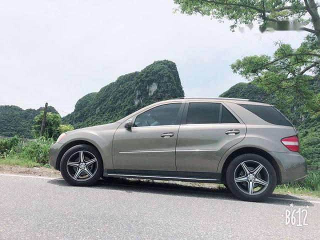 Cần bán gấp Mercedes ML 500 Class đời 2008, màu xám giá cạnh tranh