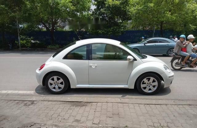 Bán Volkswagen New Beetle 1.6AT sản xuất 2010, màu trắng, xe nhập