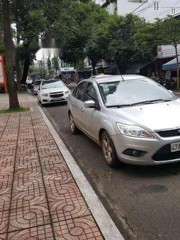 Bán xe Ford Focus đời 2013, màu bạc  