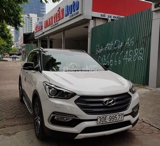 Cần bán Hyundai Santa Fe 2.4L đời 2017, màu trắng, odo 1 vạn, biển HN siêu đẹp