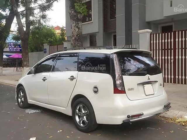 Em cần bán xe Mitsubishi Grandis phiên bản cao cấp, màu trắng, Đk 2008