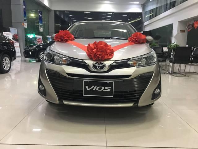 Cần bán xe Toyota Vios năm sản xuất 2018, màu bạc, giá chỉ 606 triệu