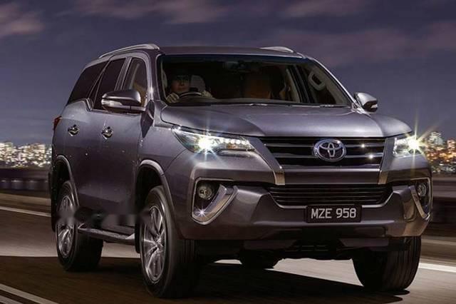 Cần bán xe Toyota Fortuner 2018 kiểu dáng hợp thời trang