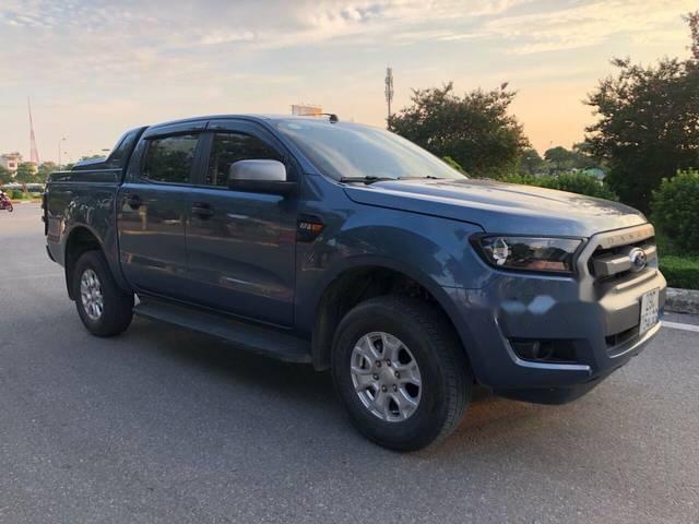 Cần bán gấp Ford Ranger 2.2 XLS AT 2017, màu xám, giá chỉ 668 triệu