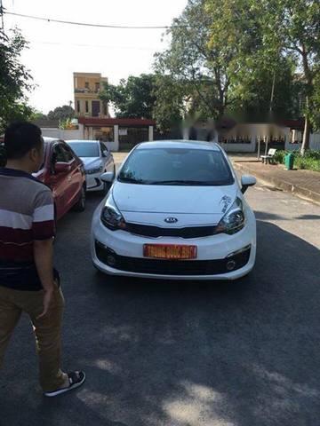 Bán Kia Rio sản xuất năm 2016, màu trắng, 445 triệu