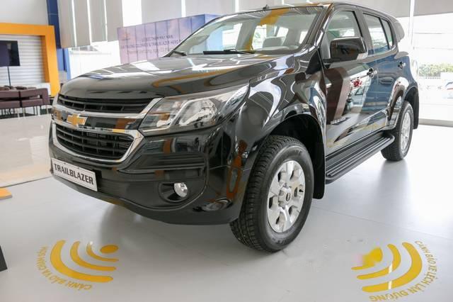 Bán Trailblazer 2.5L AT 1 cầu, giao xe ngay tháng 8