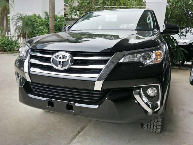 Bán xe Toyota Fortuner đời 2018, màu đen