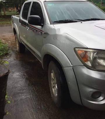 Bán Toyota Hilux năm 2009, màu bạc