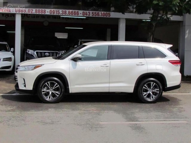 Cần bán xe Toyota Highlander LE 2.7 sản xuất 2018, màu trắng, nhập khẩu số tự động