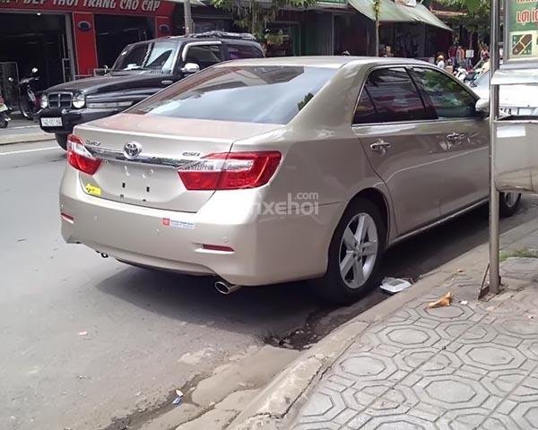 Cần bán Toyota Camry 2.5Q năm sản xuất 2014, màu bạc chính chủ