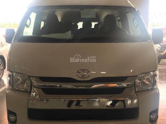 Bán xe Toyota Hiace 3.0 MT đời 2018, màu trắng, nhập khẩu Thái, hỗ trợ vay 90%. LH: 0912493498