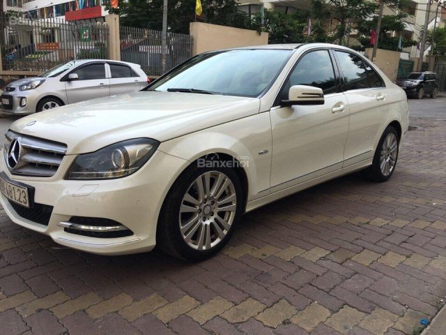 Bán Mercedes C250 đời 2011, màu trắng, xe nhà đi, 695tr. Lh 0985012242 em Thái