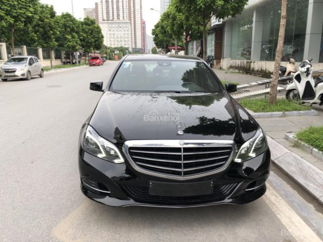 Cần bán lại xe Mercedes-Benz E class năm 2015 màu đen, 1 tỷ 399triệu