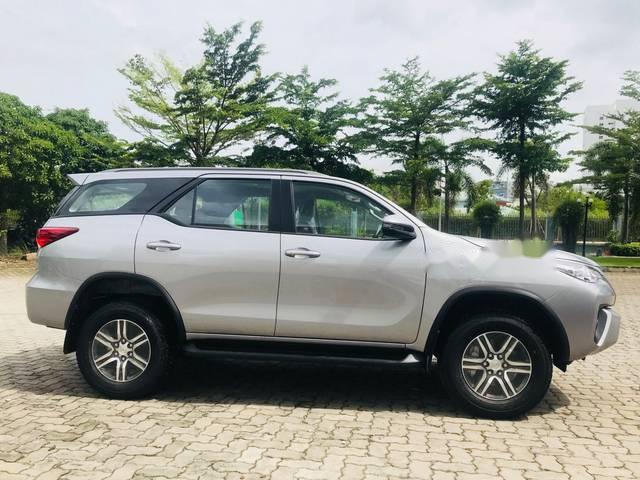 Bán Toyota Fortuner 2018, màu bạc