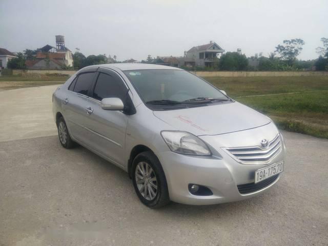 Cần bán xe Toyota Vios năm sản xuất 2010, màu bạc như mới