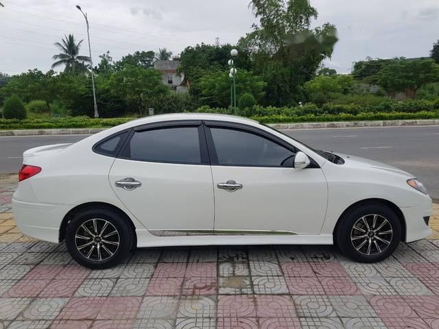 Bán Hyundai Avante năm sản xuất 2014, màu trắng, giá tốt