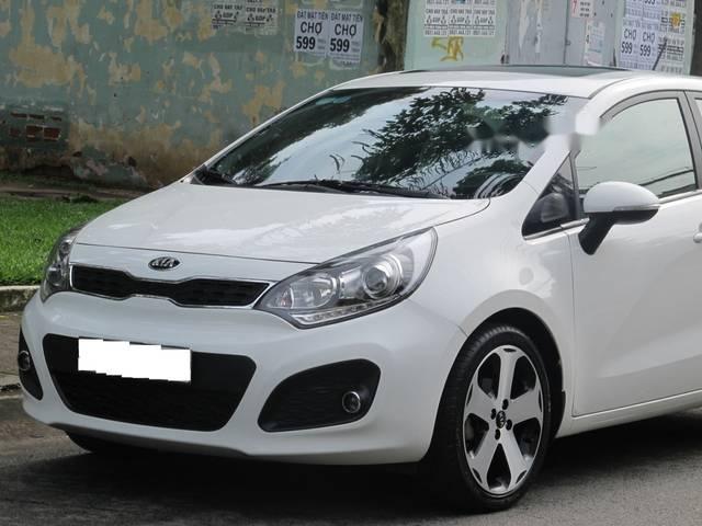 Bán xe Kia Rio sản xuất 2013, màu trắng, nhập khẩu còn mới