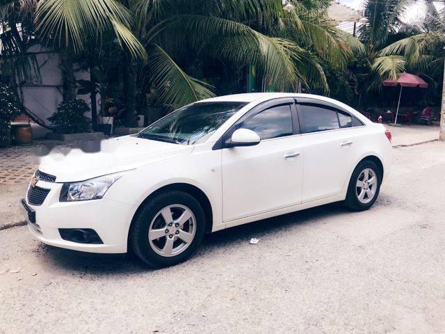 Bán Chevrolet Cruze LTZ 1.8 năm 2014, màu trắng, số tự động